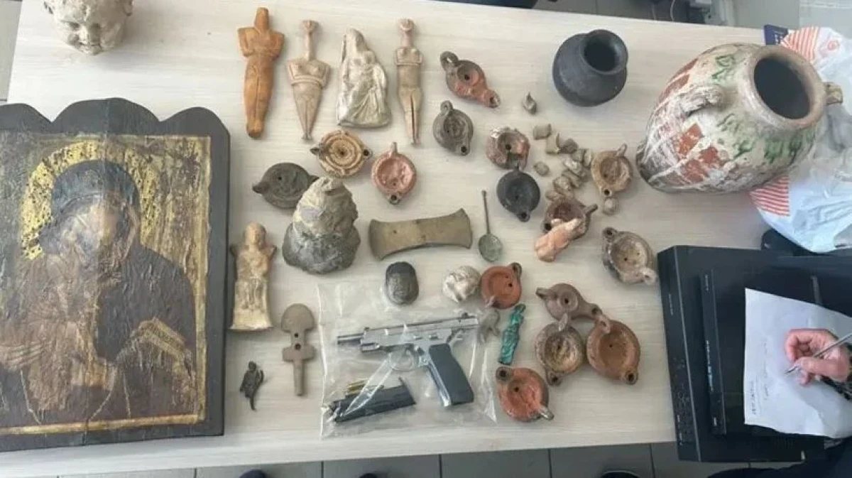 Εξάρθρωση κυκλώματος αρχαιοκαπηλίας στην Κρήτη: Έξι συλλήψεις και πάνω από 40 αρχαιότητες στα χέρια της ΕΛ.ΑΣ.