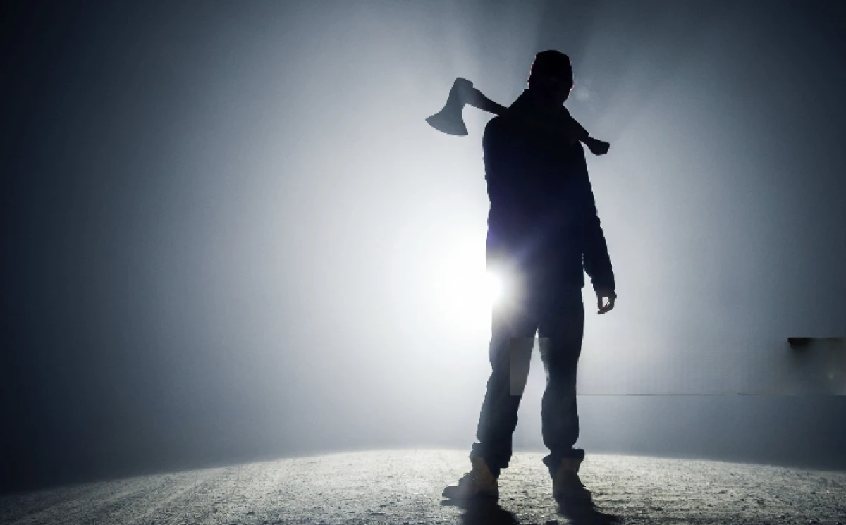 Λάρισα: Οι Αρχές εξετάζουν το υλικό από τις κάμερες ασφαλείας της περιοχής, ενώ ο δράστης αναζητείται.Σκηνές τρόμου εκτυλίχθηκαν τα μεσάνυχτα