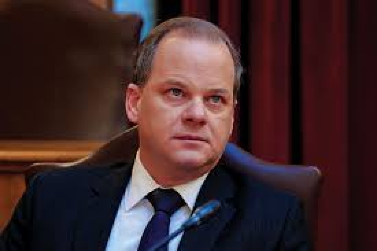 Μοντέλο... Τριαντόπουλου προανήγγειλε ο Παύλος Μαρινάκης. Εγγραφο «καίει» τον Κ. Αχ. Καραμανλή.