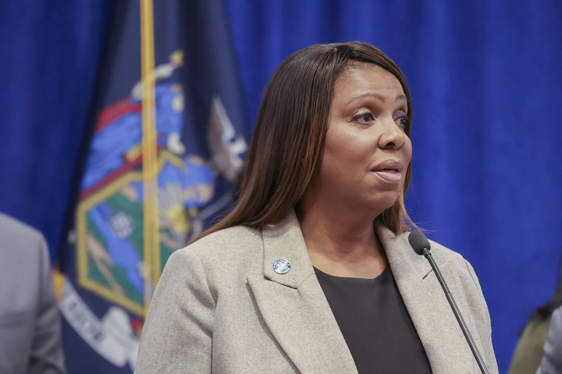 Σκάνδαλο δίχως προηγούμενο: Η Εισαγγελέας που κατηγόρησε τον Τραμπ για απάτη, κατηγορείται τώρα για… απάτη!