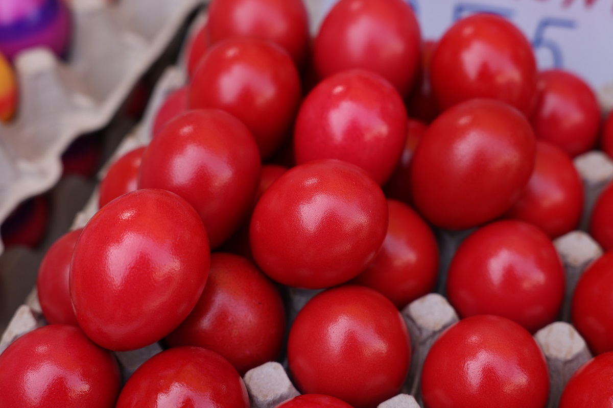 Πόσες μέρες «κρατάνε» τα κόκκινα πασχαλινά αυγά