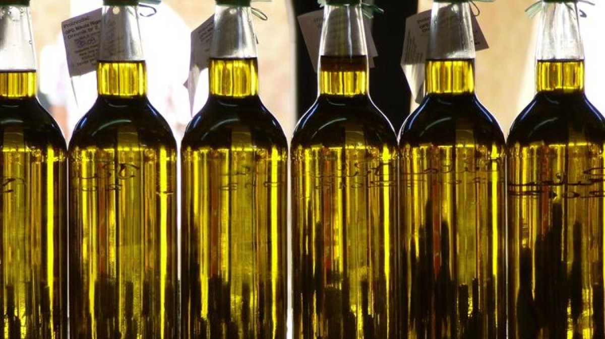 Σκάνδαλο με «παρθένο» ελαιόλαδο στη Γαλλία: Βρέθηκαν μέχρι και ίχνη από λάδια κινητήρων στα ράφια των σούπερ μάρκετ