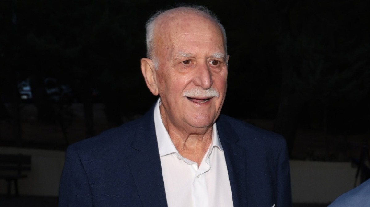 Ο Γιώργος Παπαδάκης, ένας από τους κορυφαίους παρουσιαστές της ελληνικής τηλεόρασης, γιορτάζει επίσημα 34 χρόνια καριέρας στον χώρο