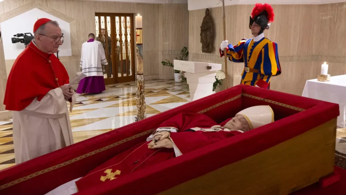 Ρώμη: Η ιστορική και συγκινητική αποχαιρετιστήρια τελετή για τον Πάπα Φραγκίσκο, με την παρουσία 61.000 πιστών και 50 ηγετών από όλο τον κόσμο