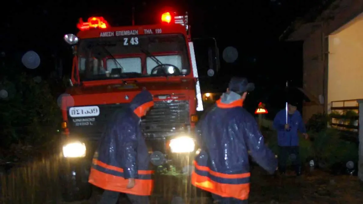 Τραγωδία στο Άργος: Εντοπίστηκε απανθρακωμένο άτομο μέσα σε φλεγόμενο σπίτι