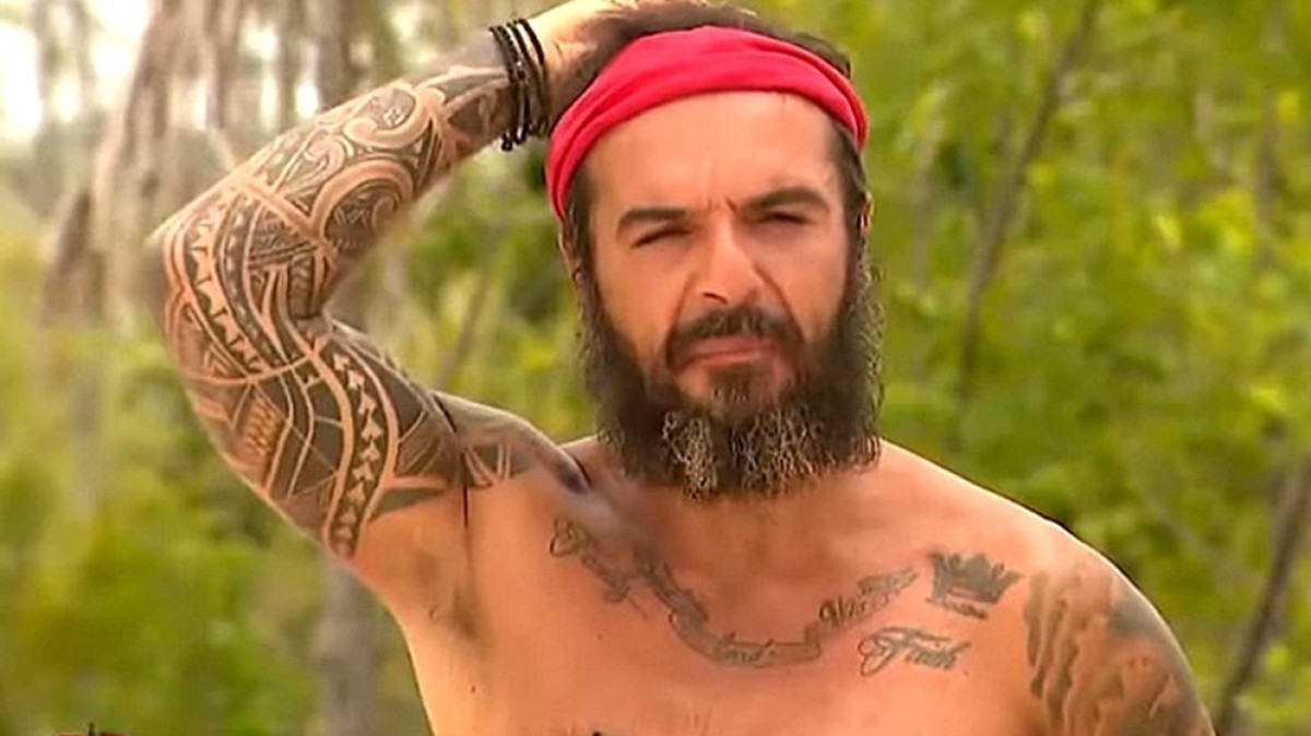 Ο Τριαντάφυλλος μέσα από ανάρτησή του στο instragram τα ξημερώματα της Παρασκευής 25 Απριλίου ενημέρωσε για την απόπειρα διάρρηξης που έγινε στο σπίτι του.