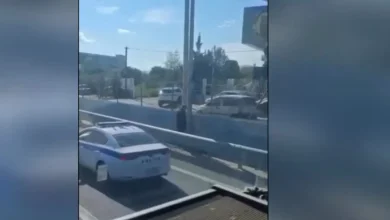 Αδιανόητο: Οδηγός σταματά στη μεσαία λωρίδα του Κηφισού για να πάει τουαλέτα – Νταλίκες, κορναρίσματα και ένα περιπολικό συνθέτουν αυτή την σουρεάλ πραγματικότητα που βίωσαν εκατοντάδες οδηγοί