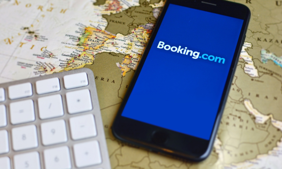 Οι ξενοδόχοι βαρέθηκαν να πληρώνουν "χρυσάφι" την Booking – Ζητούν πίσω προμήθειες 20 ετών