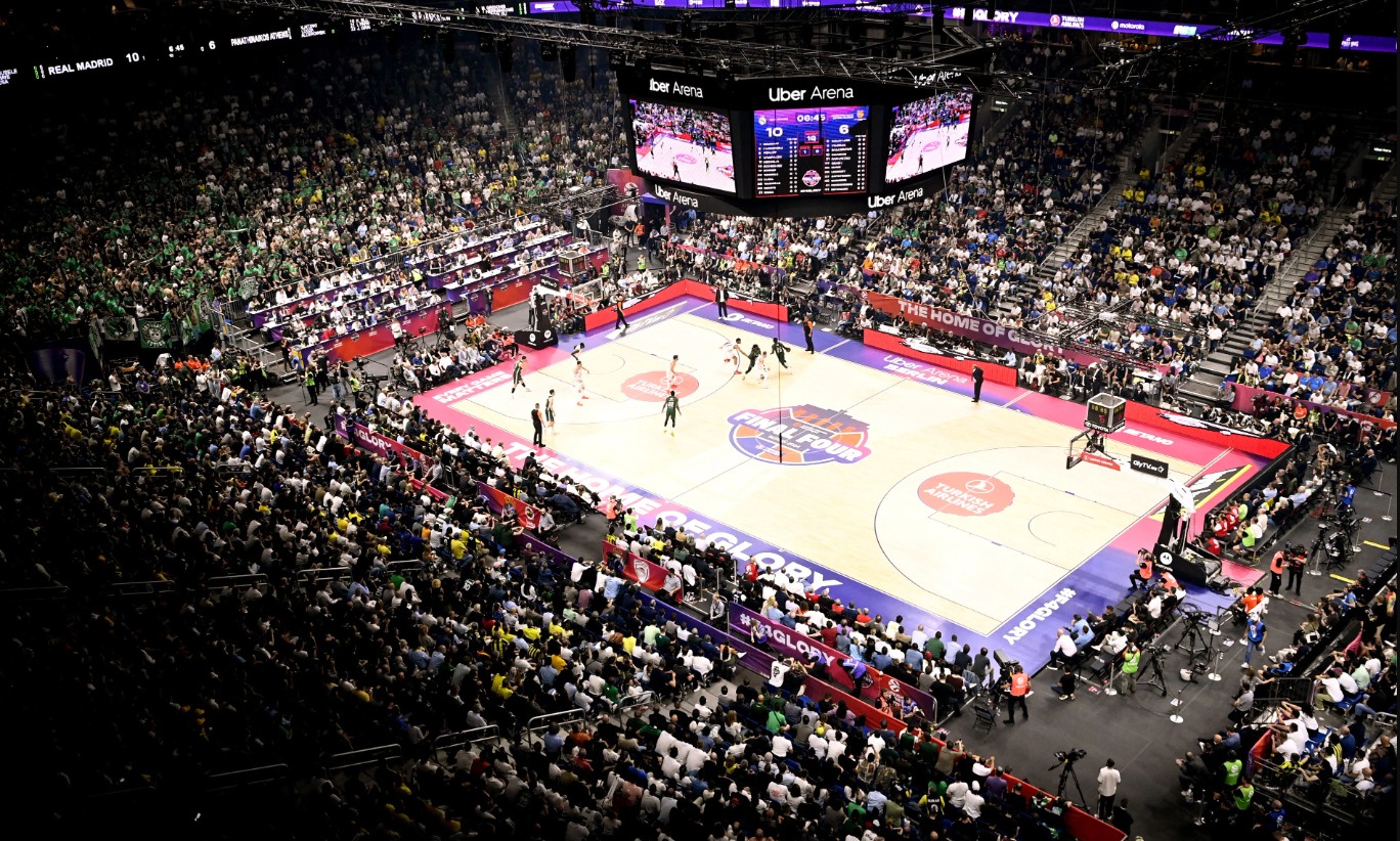 Τεράστια «κομπίνα» με δήθεν εισιτήρια για το Final Four στο Άμπου Ντάμπι: Η «αετονύχισσα» PR που εξαπάτησε ακόμα και την Εθνική ομάδα Τσιρλίντινγκ, έχει «φάει» πάνω από 90.000 ευρώ