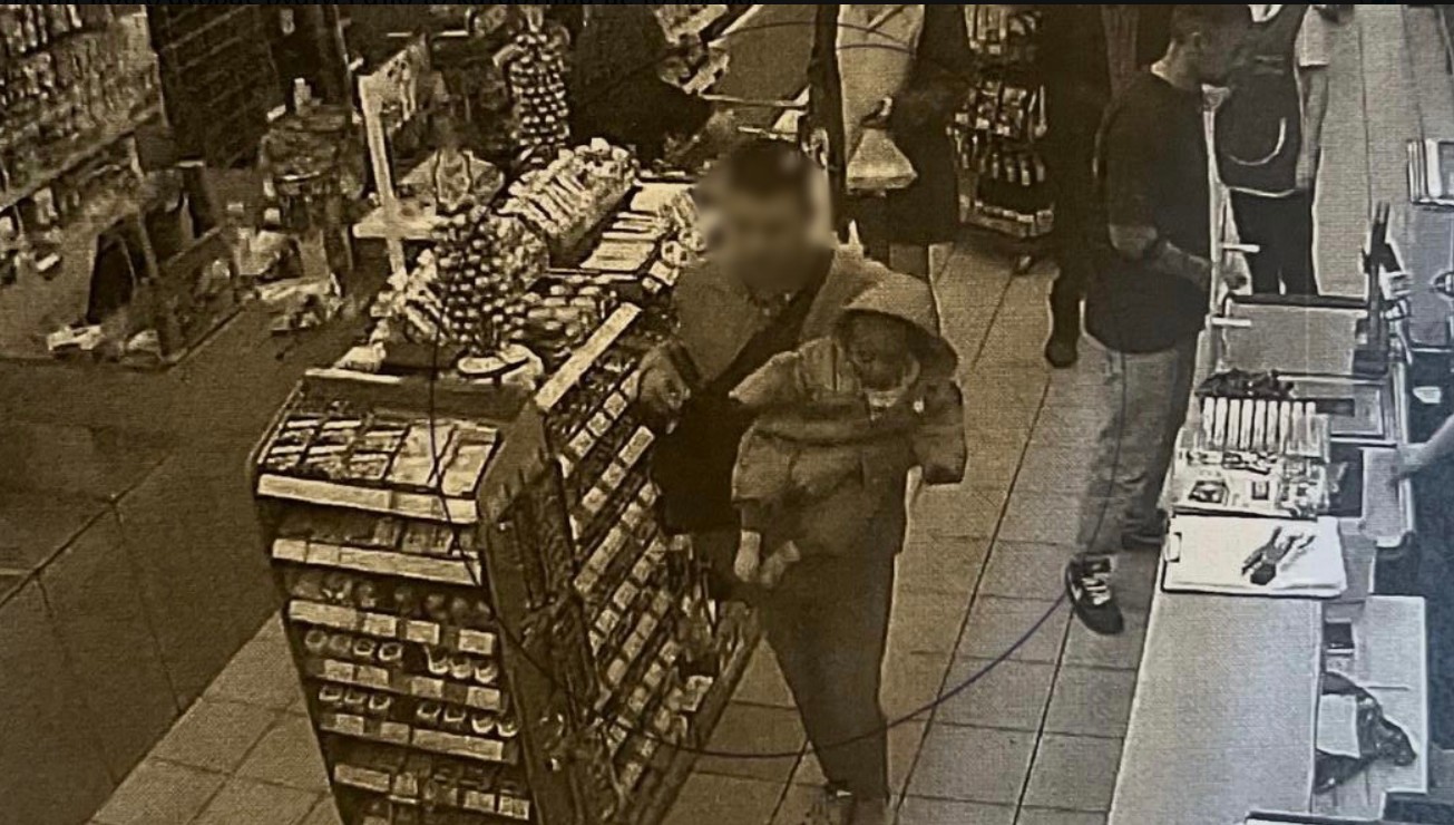 Ανατροπή στην υπόθεση αρπαγής βρέφους – Η γιαγιά γνώριζε τον δράστη! Νέα βίντεο αποκαλύπτουν τη σχέση τους- Κύκλωμα βλέπουν οι Αρχές