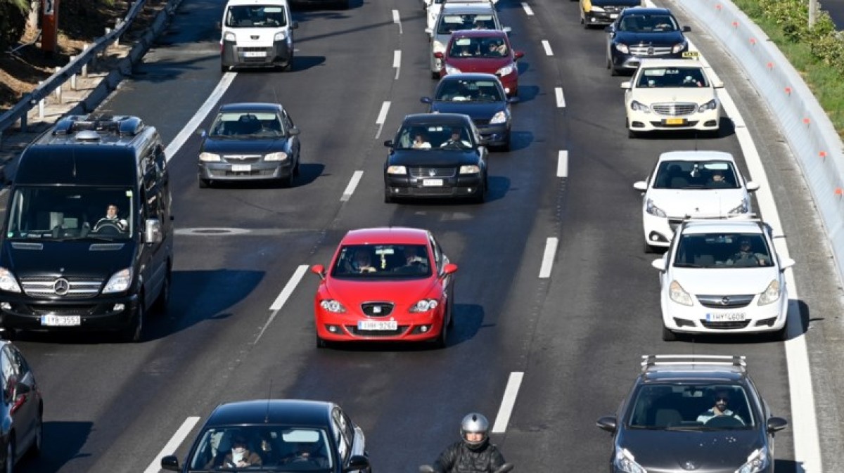 Χαμός στην Αττική Οδό: Κλειστοί οι δρόμοι προς τα διόδια Κατεχάκη – Μεγάλο μποτιλιάρισμα και κυκλοφοριακό χάος