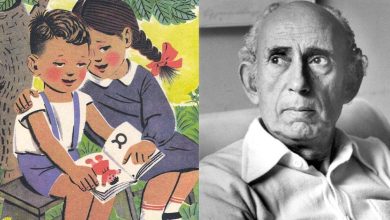 Ο Κώστας Γραμματόπουλος γεννήθηκε στην Αθήνα το 1916 και καταγόταν από την ΚωνσταντινούποληΟ ίδιος θα πει στην τελευταία του συνέντευξη: «… Τα αλφαβητάρια μιλάνε