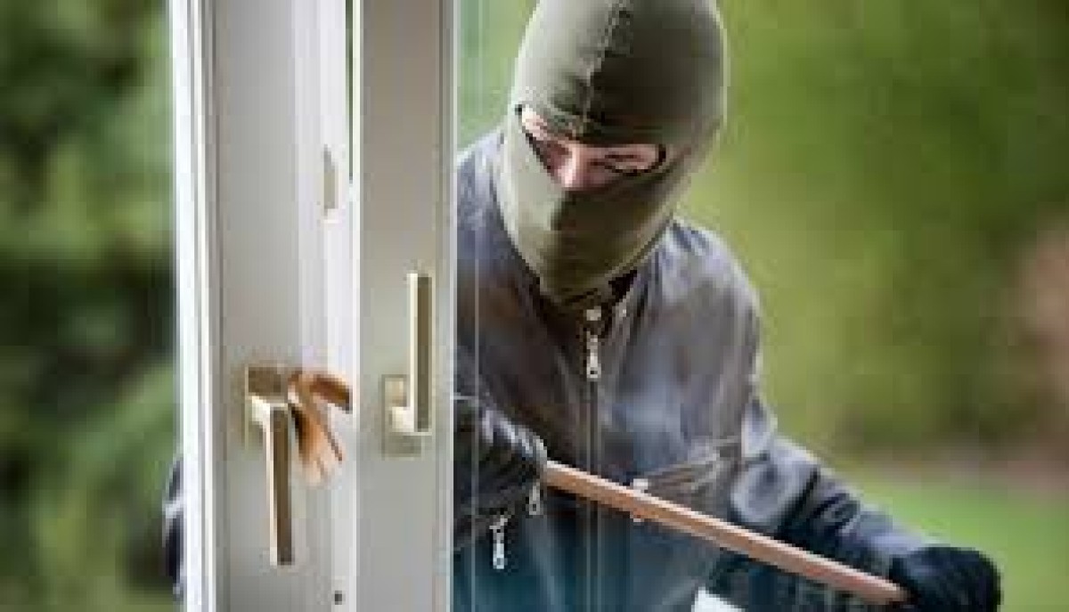 Εγκληματικότητα: Ανυπεράσπιστοι οι πολίτες σε όλη την Ελλάδα απέναντι σε κάθε είδους συμμορία-Μπήκαν σε σπίτι στην Εύβοια και τους πήραν τα πάντα-Ακόμη και τα φωτιστικά