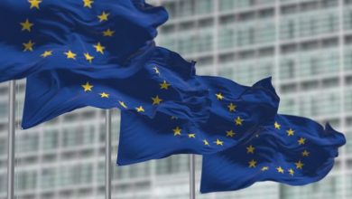 «Φρένο» στο Ταμείο Ανάκαμψης από την Κομισιόν – Η Ελλάδα κινδυνεύει να χάσει αρκετά δισεκατομμύρια ευρώ