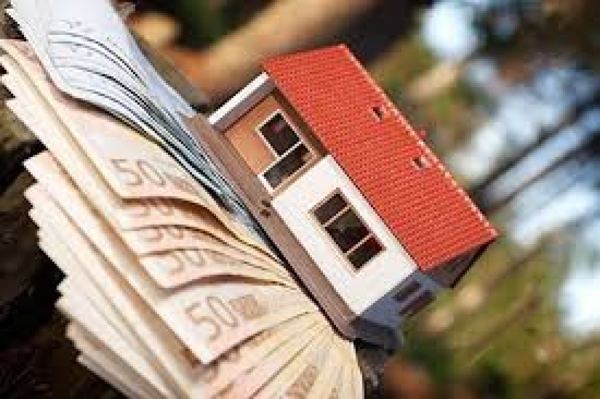 Το μέγεθος της στεγαστικής κρίσης στην Ελλάδα καταδεικνύει νέα έρευνα της Alpha Bank. Σύμφωνα με τα στοιχεία, οι τιμές στα ακίνητα