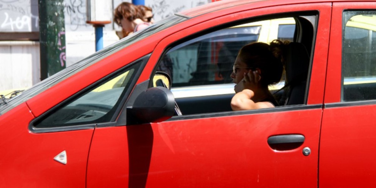 Αμείλικτος ο νέος ΚΟΚ: Σκληρές ποινές για χρήση κινητού στο τιμόνι – Αφαίρεση διπλώματος έως και 8 χρόνια