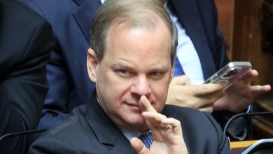 Τραγωδία στα Τέμπη: Προανακριτική για «τα μάτια του κόσμου» – Μόνο πλημμέλημα... χρεώνει η ΝΔ στον Καραμανλή