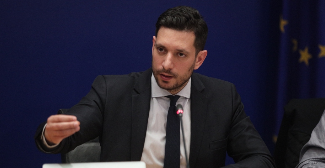 Υποχωρεί ο Κυρανάκης μετά την «έφοδο» των ταξιτζήδων στο υπουργείο: «Προωθούμε διάλογο με όρια»