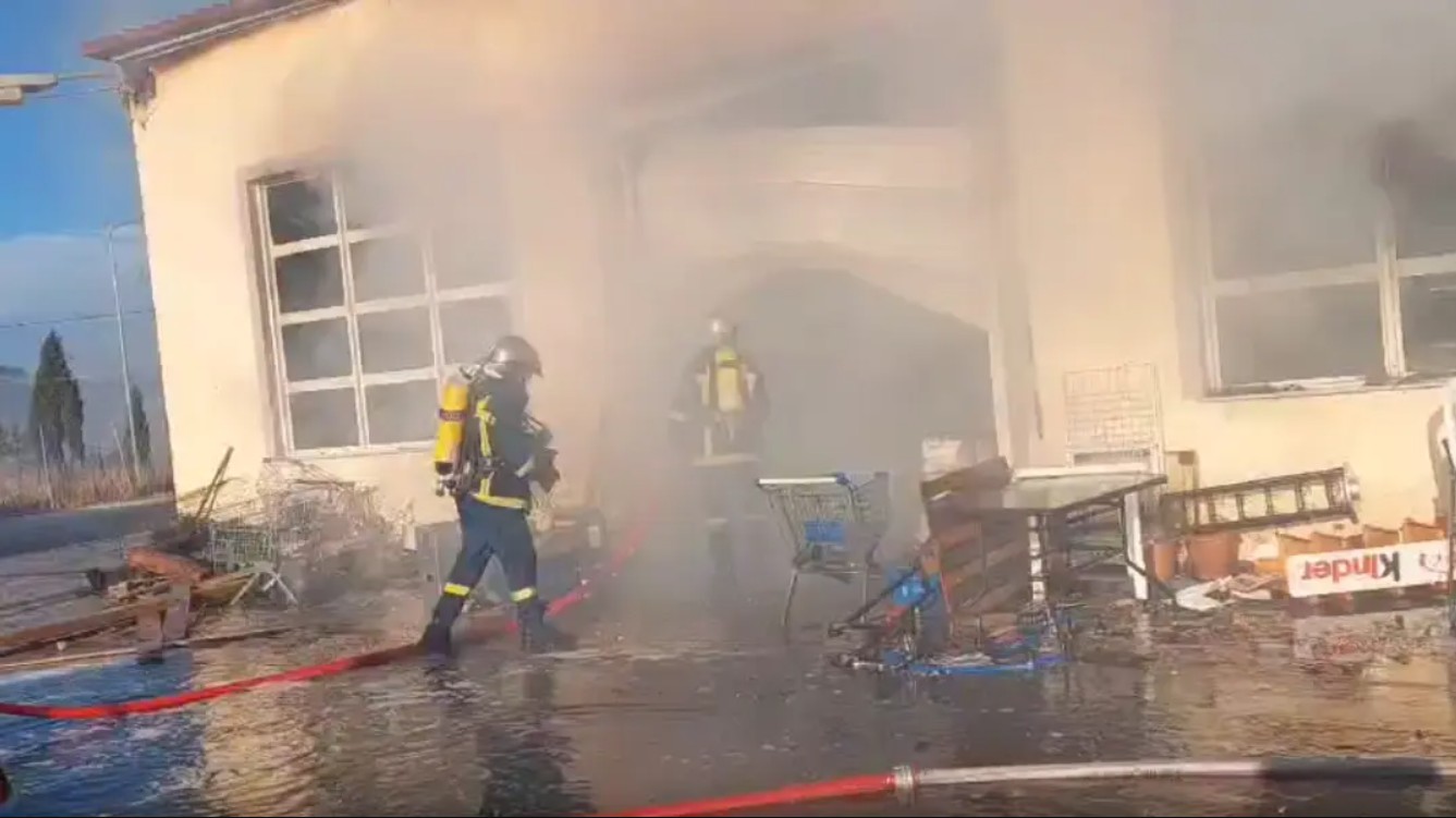  Λέσβος: Απίστευτο παιχνίδι της μοίρας : 65χρονη έχασε τη ζωή της σε πυρκαγιά μέσα σε σούπερ μάρκετ –Κοιμόταν εκεί γιατί είχε καεί το σπίτι της