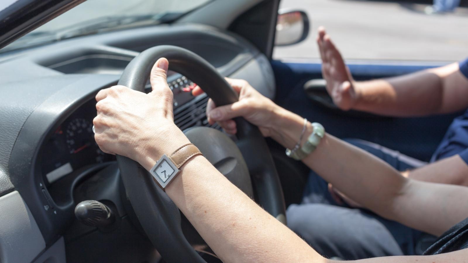 Σάλος στη Θεσσαλονίκη: Δάσκαλος οδήγησης έβαλε χέρι σε μαθήτρια – Συνελήφθη επ’ αυτοφώρω