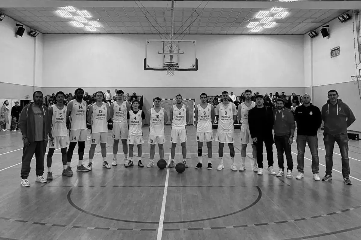 Η ομάδα μπάσκετ της Μονακό θρηνεί τον θάνατο ενός 17χρονου νεαρού αθλητή της σε δυστύχημα με μικρό λεωφορείο. Ακόμη ένας νεαρός παίκτης