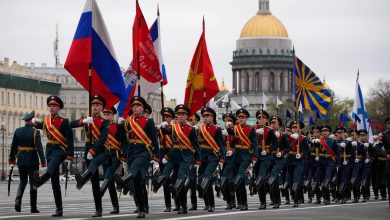Το Κρεμλίνο ανακοίνωσε την Τρίτη ότι 29 ξένοι ηγέτες, μεταξύ αυτών ο Κινέζος Σι Τζινπίνγκ και ο Βραζιλιάνος Λουίς Ινάσιο Λούλα ντα Σίλβα, θα βρεθούν την Παρασκευή στη Μόσχα με αφορμή τους εορτασμούς για τη νίκη σε βάρος της ναζιστικής Γερμανίας.