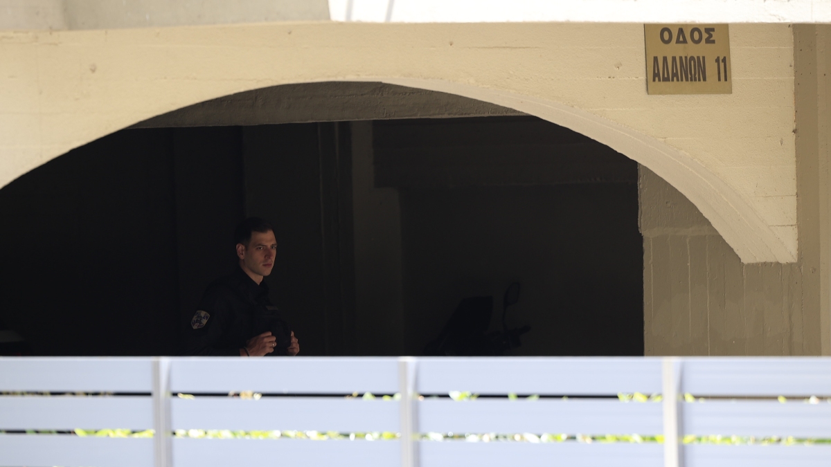 Ένα αιματηρό επεισόδιο σημειώθηκε το πρωί της Κυριακής (11/5) στη Νέα Σμύρνη, όπου ένας 71χρονος πατέρας μαχαίρωσε θανάσιμα