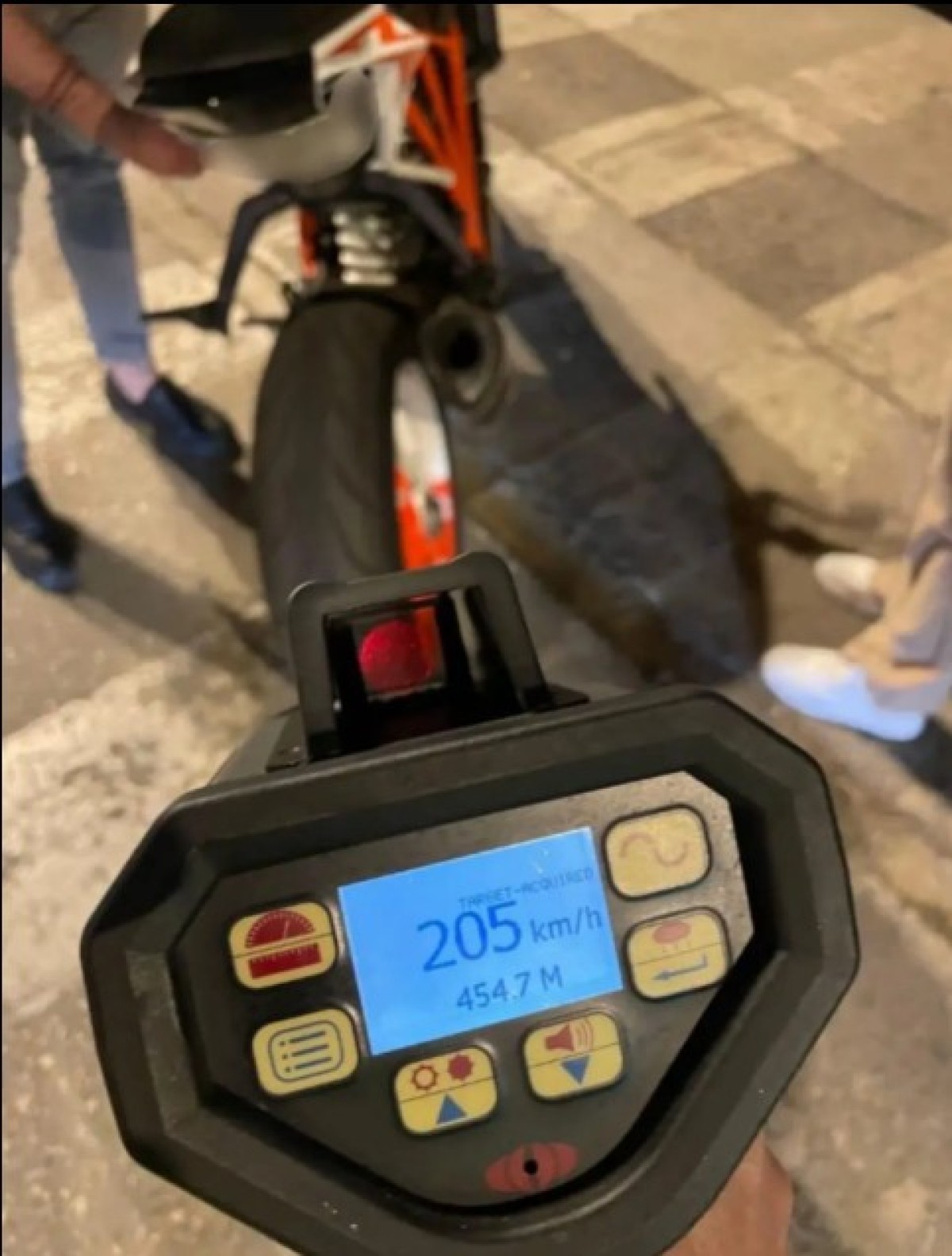 Απίστευτο περιστατικό στη Λεωφόρο Βουλιαγμένης – Οδηγός «σφαίρα» έτρεχε με 205 χλμ/ώρα