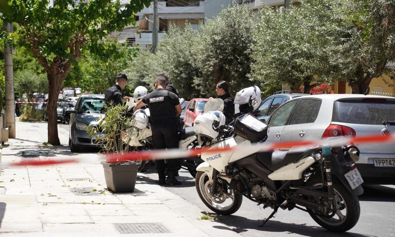 Οικογενειακή τραγωδία στη Νέα Σμύρνη: «Ήθελα μόνο να τον τρομάξω» ισχυρίζεται ο 71χρονος πατέρας που σκότωσε τον γιο του σε κατάσταση πανικού