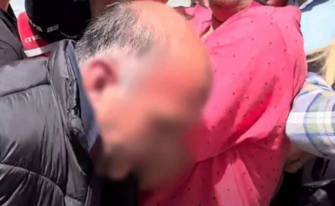 Υπόθεση κακοποίησης παιδιών στη Λάρισα: Με σκυμμένο το κεφάλι στο δικαστικό μέγαρο-Έλαβε νέα προθεσμία για να απολογηθεί ο 50χρονος ταξιτζής