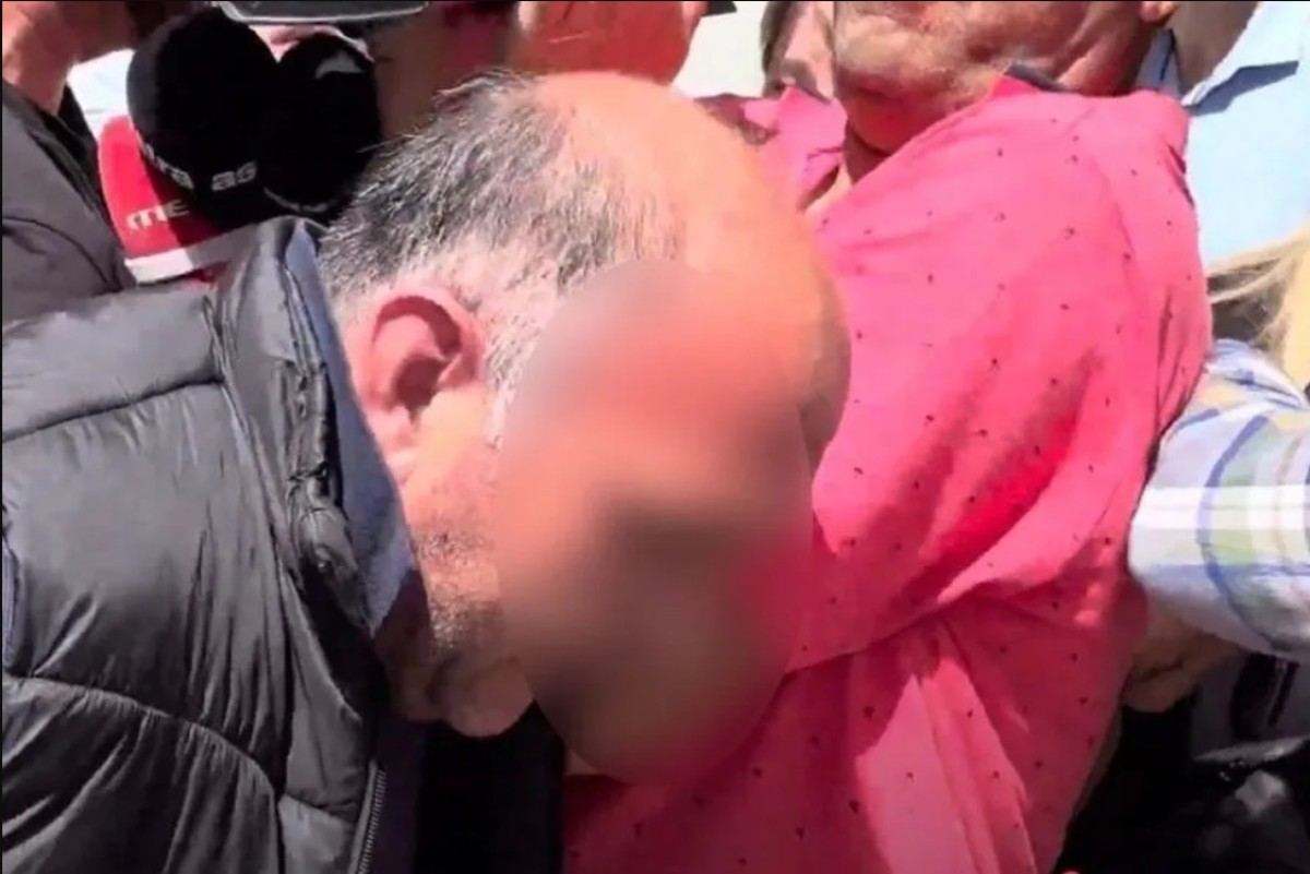 Φρίκη στη Λάρισα: Προφυλακίστηκε κι ο 50χρονος ταξιτζής –«Τα παιδιά έτρεχαν να μας αγκαλιάσουν, ζητούσαν μόνο λίγη αγάπη» λένε οι γείτονες