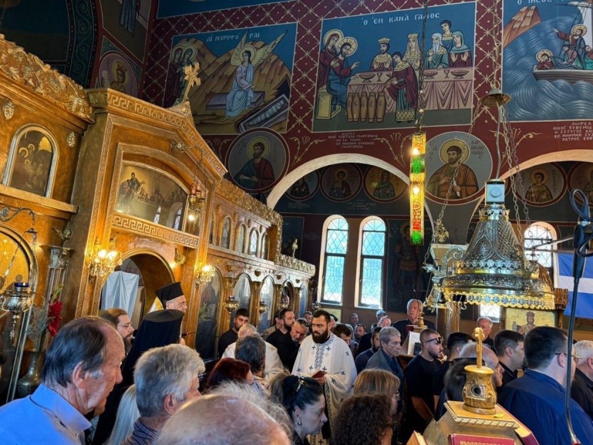 Ανείπωτος ο πόνος για τον χαμό του Στέφανου που πνίγηκε στην παραλία Κάθισμα στη Λευκάδα. Φίλοι και συγγενείς, νωρίς το μεσημέρι της Τρίτης