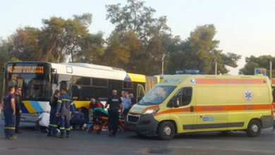 Σοβαρό τροχαίο στη Γλυφάδα: Σύγκρουση λεωφορείου με μοτοσικλέτα – Σε κρίσιμη κατάσταση ο αναβάτης