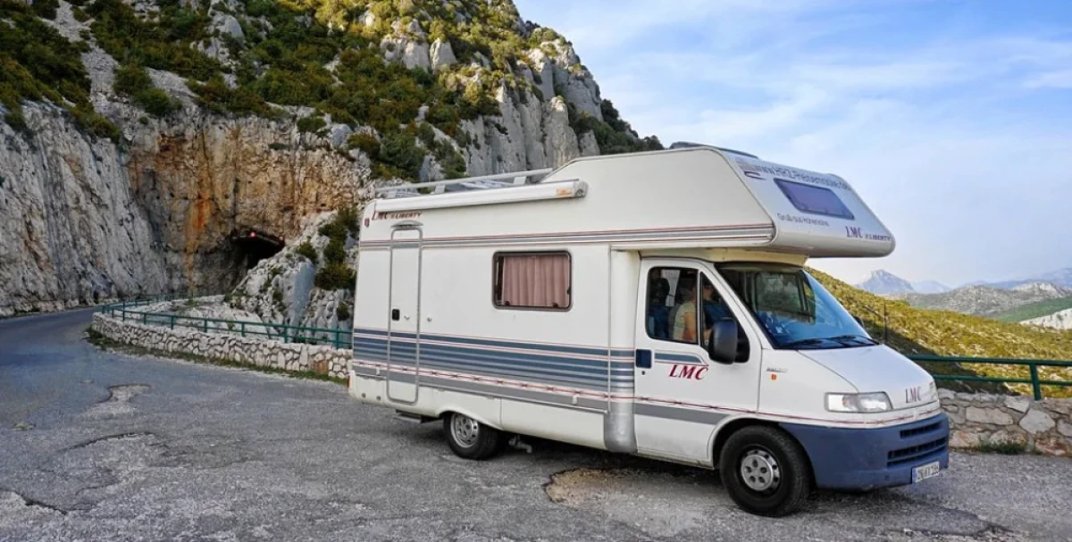 Τροχόσπιτα: «Οι εικόνες που κυκλοφορούν, με καταγγελίες, απειλές για πρόστιμα, απαγορεύσεις και παρερμηνείες των νόμων, απομακρύνουν