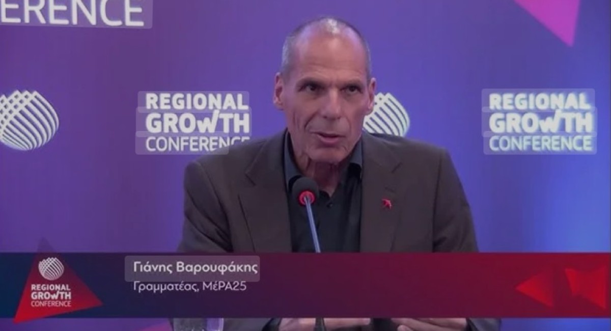 «Είστε γελοία» – Ένταση και λογομαχία σε συνέντευξη του Γιάνη Βαρουφάκη στην Πάτρα