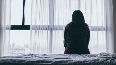 Στη φυλακή 47χρονη μητέρα στη Θεσσαλονίκη – Κατηγορείται, μαζί με τον σύζυγό της, για τον βιασμό των ανήλικων παιδιών τους