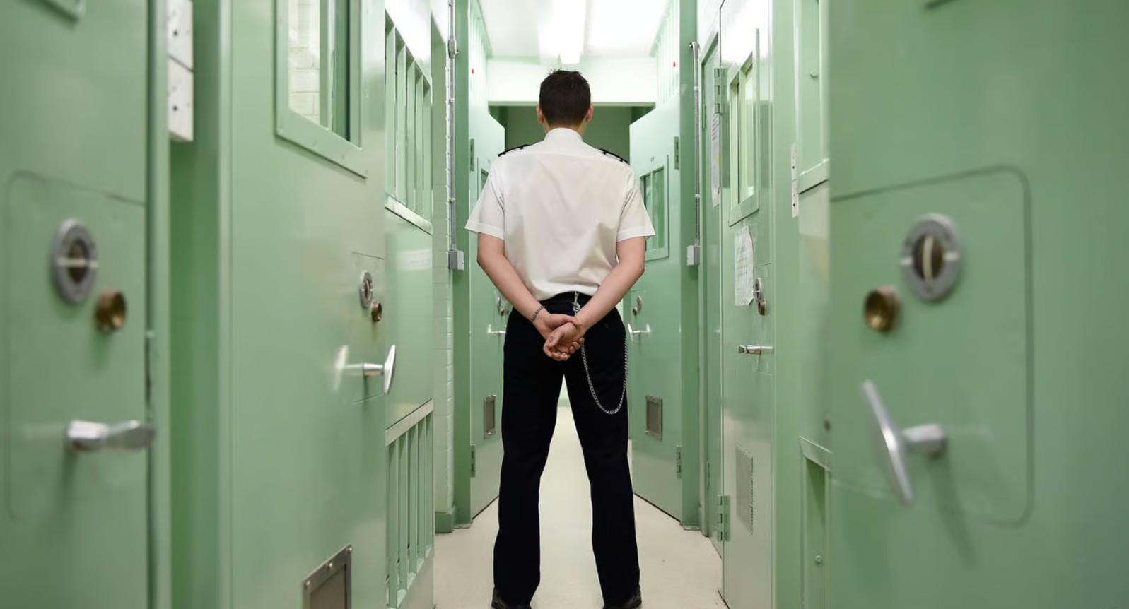 Σοκ στη Μ.Βρετανία : Θυσιάζει την ασφάλεια για χάρη του κρατικού προϋπολογισμού- Χημικός ευνουχισμός για βιαστές με στόχο την αποσυμφόρηση των φυλακών-Οι αλλαγές στον Ποινικό Κώδικα