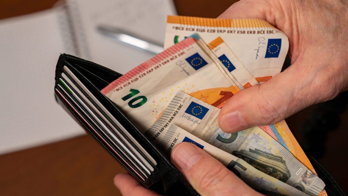 «Κρατήστε μετρητά στο σπίτι για να επιβιώσετε!» – Σοκαριστική οδηγία από την Κεντρική Τράπεζα Ολλανδίας εν μέσω φόβου για κυβερνοεπιθέσεις!