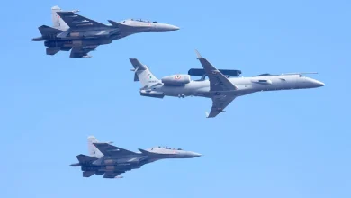 Κλιμακώνεται η σύγκρουση Ινδίας-Πακιστάν: Σφοδρές επιθέσεις και βομβαρδισμοί στο Τζαμού