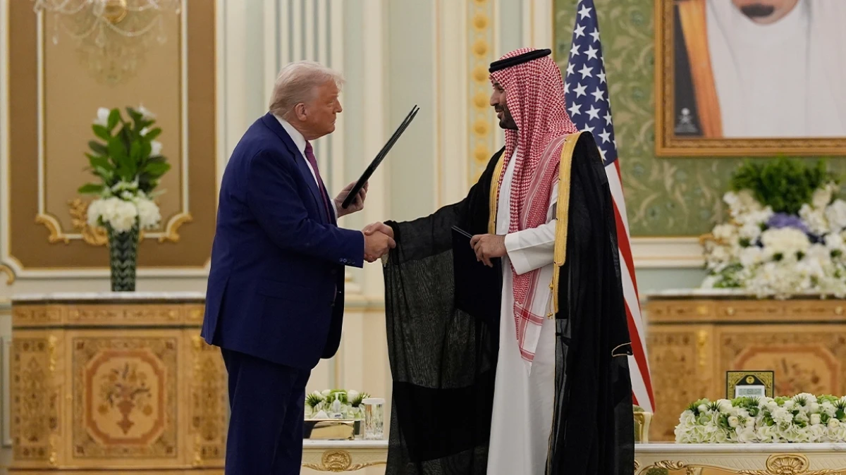 Πυροτεχνήματα στον Λευκό Οίκο: Ιστορικό deal 600 δισ. με τη Σαουδική Αραβία – Όπλα, τεχνητή νοημοσύνη και... διαστημικές αποστολές στο τραπέζι των διαπραγματεύσεων