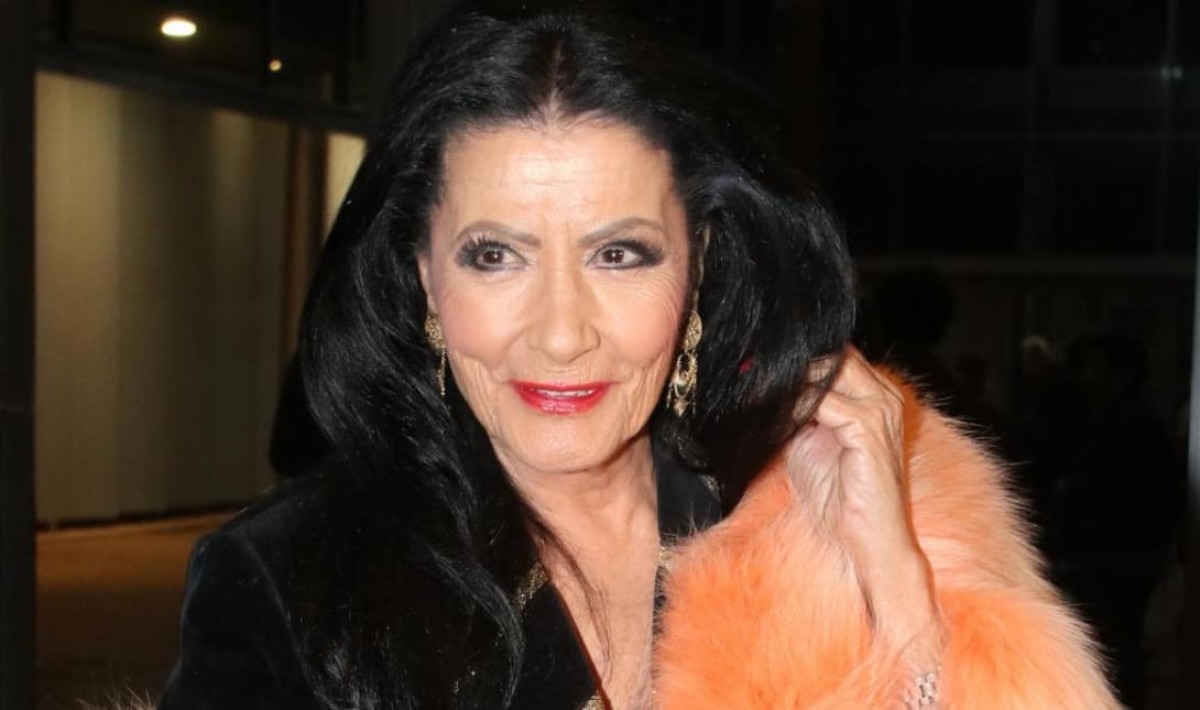 Η Ζωζώ Σαπουντζάκη δεν θα μπορούσε να λείπει από το πάρτι γενεθλίων του Φώτη Μεταξόπουλου, του μακροχρόνιου φίλου της