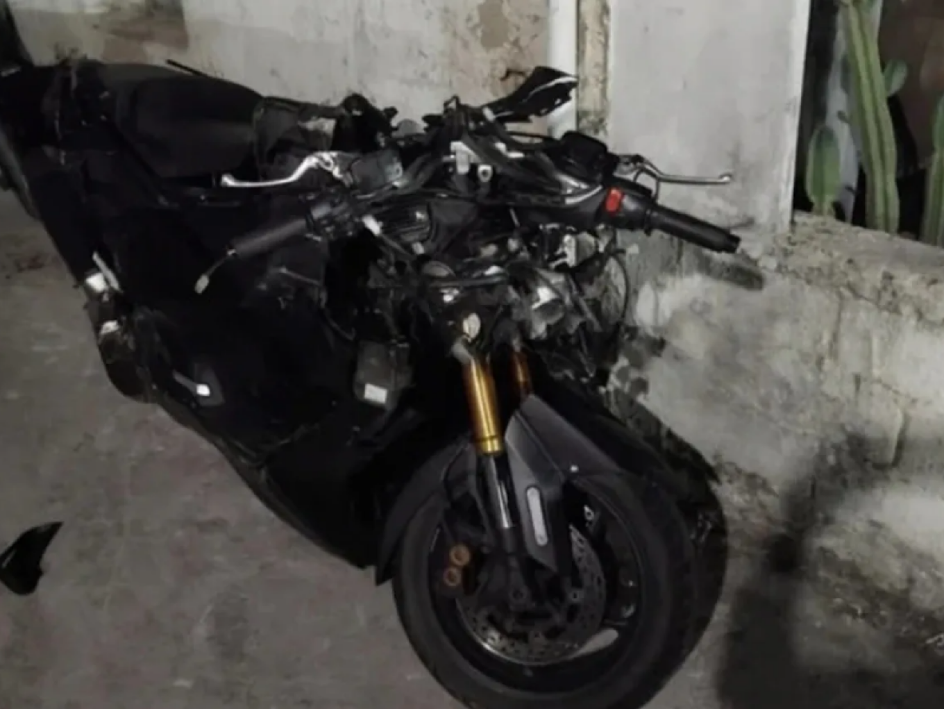 Οι δύο φίλοι είχαν πάει για μπάνιο και επέβαιναν σε μηχανή όταν γυρνώντας στην Πάτρα, άφησαν την τελευταία τους πνοή στην παλαιά Εθνική Οδό