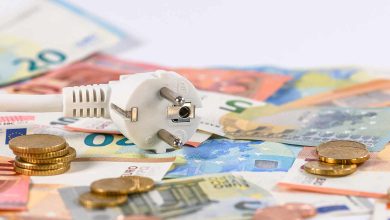 Οι επερχόμενες αυξήσεις στα τιμολόγια ηλεκτρικού ρεύματος απειλούν να γονατίσουν νοικοκυριά, επαγγελματίες και τοπική αυτοδιοίκηση