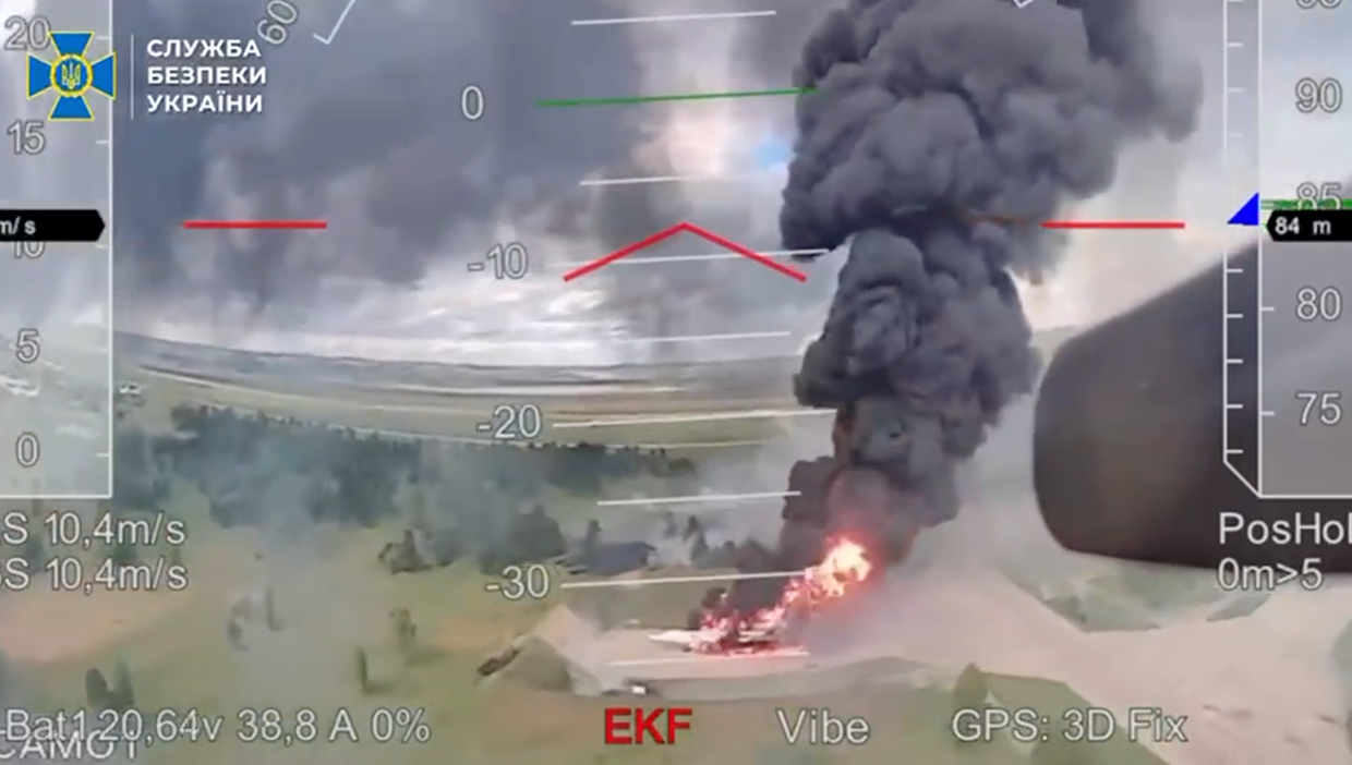 Πόλεμος στην Ουκρανία : «Ιστός της Αράχνης», η SBU δίνει στη δημοσιότητα νέα πλάνα από μαζική επίθεση σε ρωσικά στρατηγικά βομβαρδιστικά