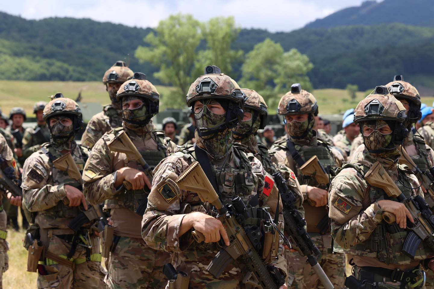 The Economist: Η Αλβανία επενδύει δυναμικά στην άμυνα: 40% του κρατικού προϋπολογισμού σε εξοπλιστικά προγράμματα