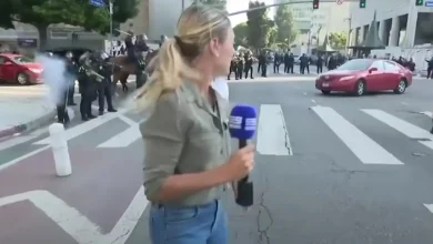 Χάος επικρατεί στο Λος Άντζελες εξαιτίας των βίαιων επεισοδίων για τις χιλιάδες απελάσεις μεταναστών με την αστυνομία να κάνει χρήση βίας