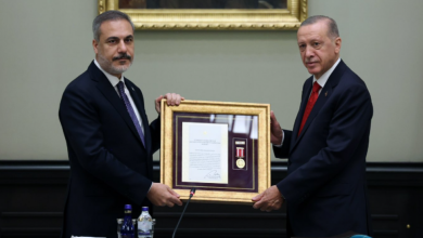 Με τον μανδύα της «ευρωπαϊκής βοήθειας» και του «εκσυγχρονισμού», οι γραφειοκράτες των Βρυξελλών ταΐζουν τον Ερντογάν δισεκατομμύρια, για