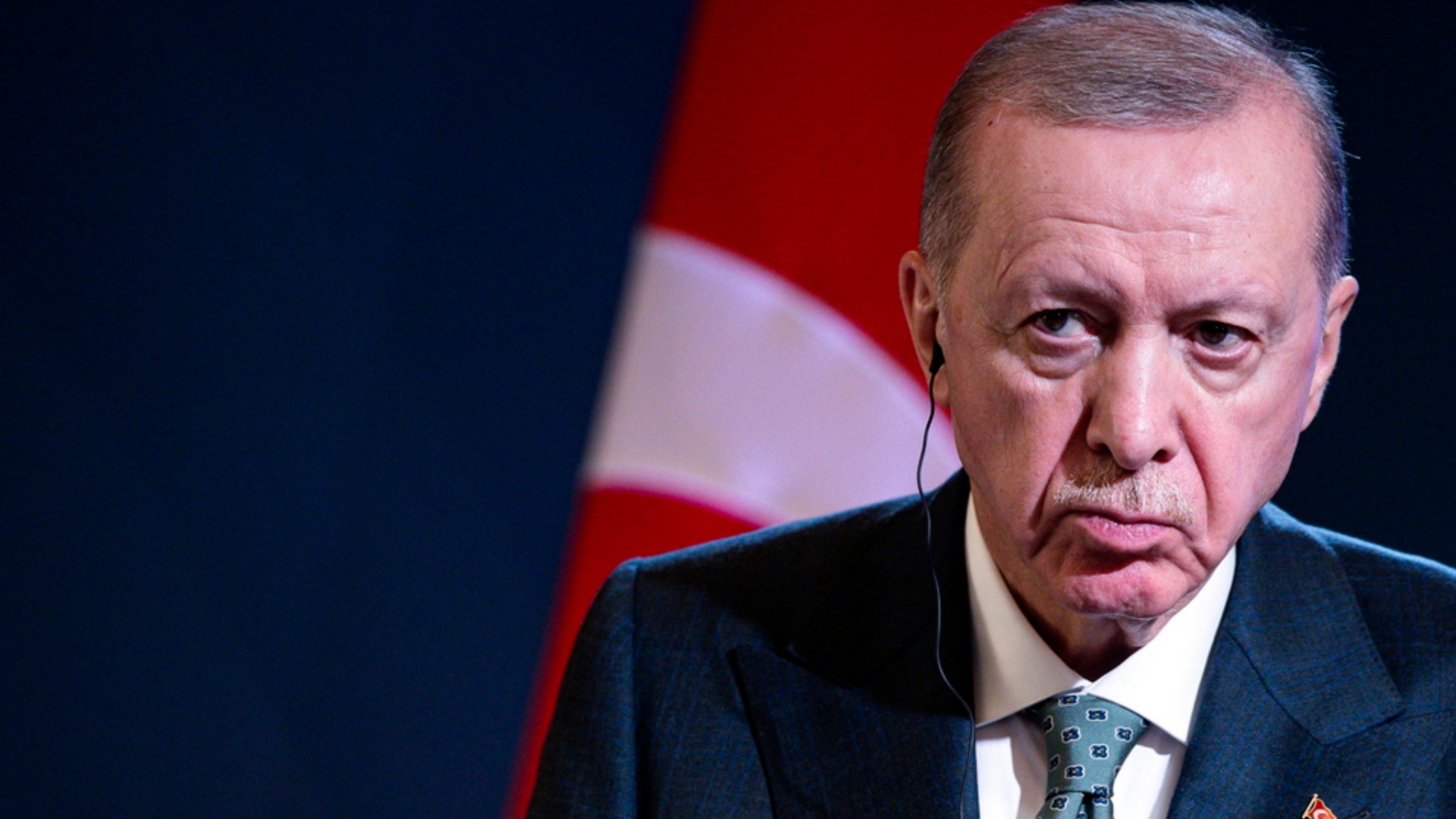 Με το ακροατήριό του να φωνάζει το σύνθημα «κατάρα στο Ισραήλ», ο Ρετζέπ Ταγίπ Ερντογάν χαρακτήρισε «νόμιμη την αυτοάμυνα του Ιράν