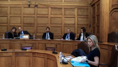 Βαρύ το κατηγορητήριο για Μητσοτάκη και Καραμανλή – «Προδιαγεγραμμένο έγκλημα τα Τέμπη, όχι ατύχημα» - Στη Βουλή η πρόταση των συγγενών