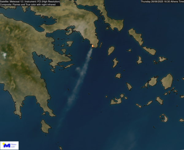 Σε κατάσταση συναγερμού βρίσκονται οι πυροσβεστικές δυνάμεις στην Αττική, και συγκεκριμένα στην Παλαιά Φώκαια, εξαιτίας μεγάλης πυρκαγιάς που ξέσπασε στην περιοχή.